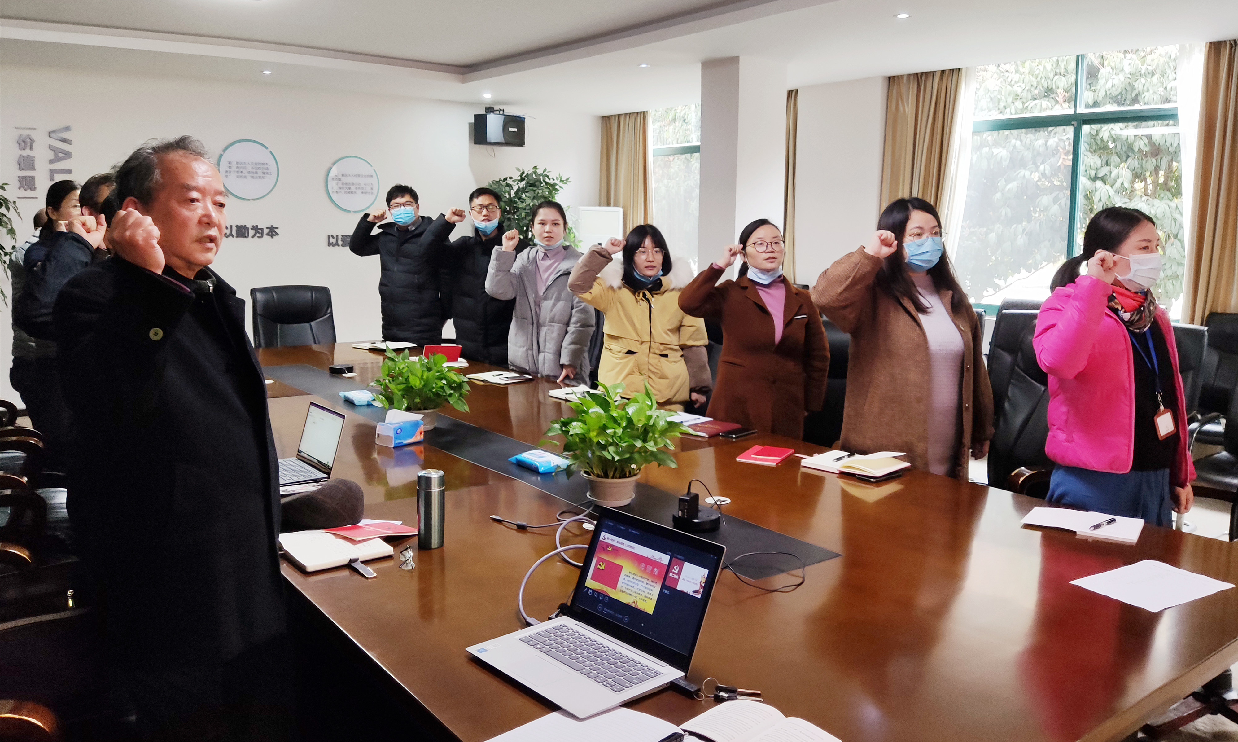 112401592.jpg 112401592.jpg